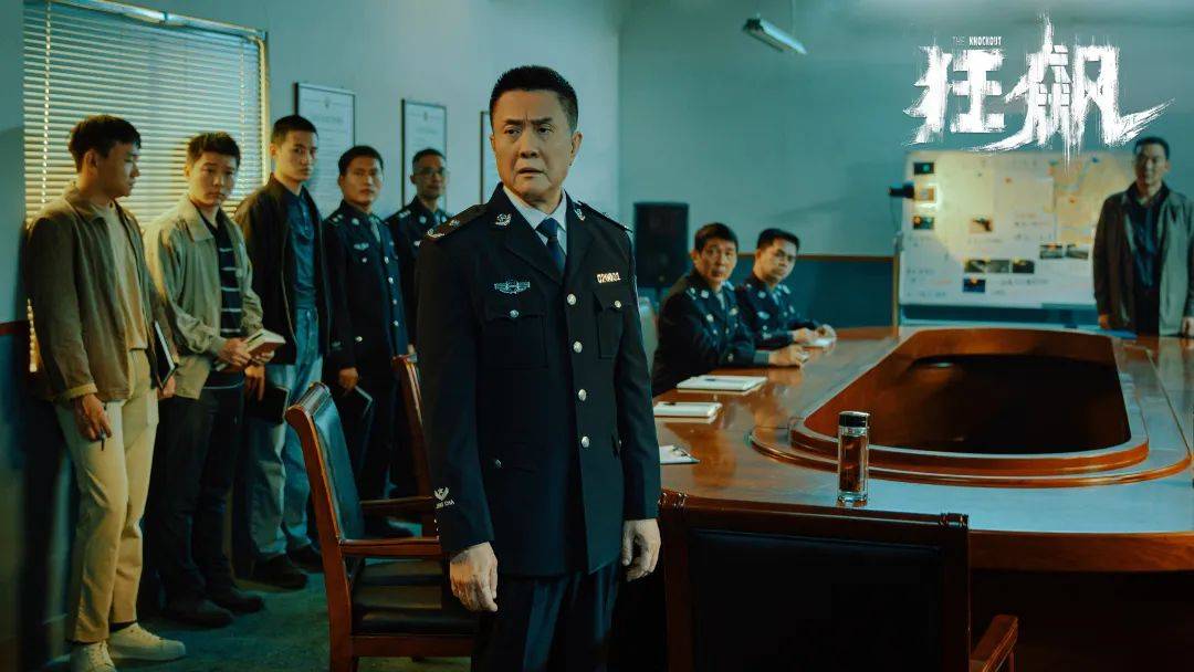 比如,剧中政法委书记由演员霍青饰演,他在央视热播的《破晓东方》中